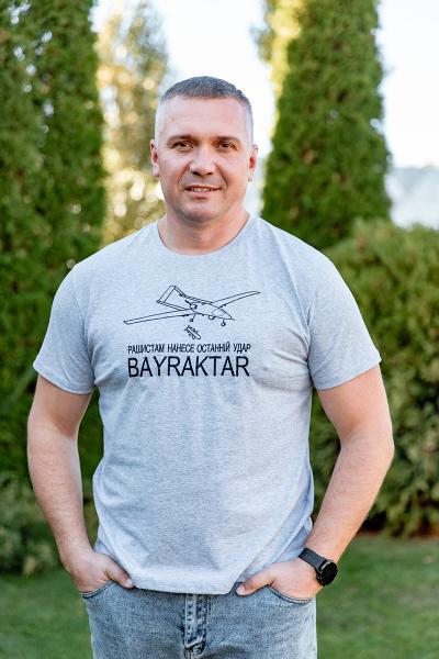 Подивитись Футболка з вишивкою BAYRAKTAR , сірий меланж 480805111-207 Футболка з вишивкою BAYRAKTAR , сірий меланж 480805111-207