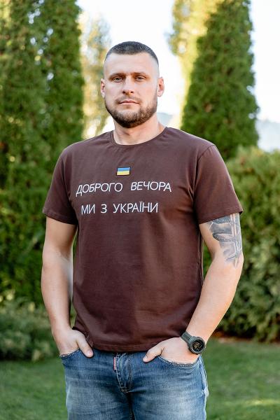 Подивитись Футболка з вишивкою Доброго вечора, коричнева 480805111-601 Футболка з вишивкою Доброго вечора, коричнева 480805111-601