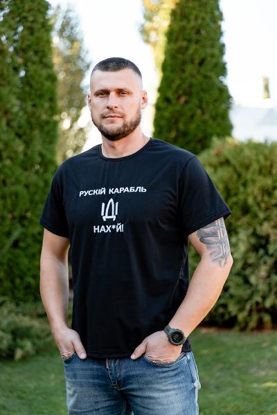 Футболка с вышивкой Рускій карабль іді на! , черная 480805111-105