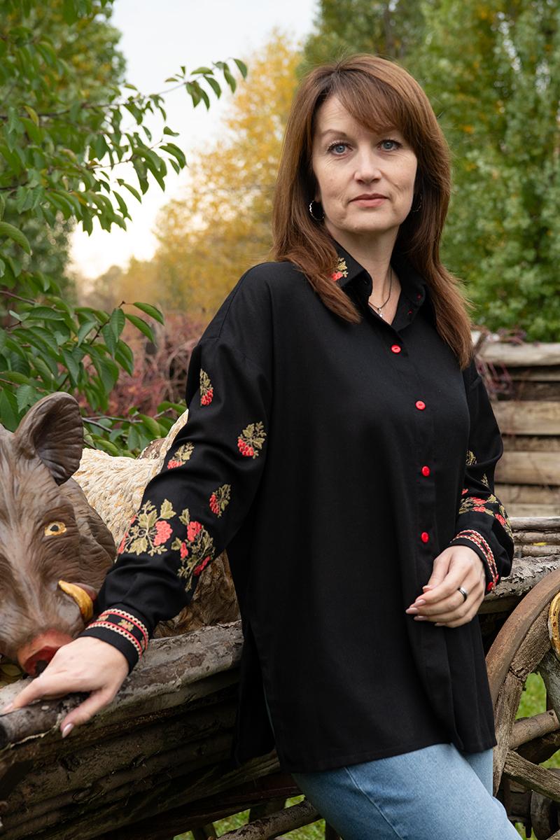 Жіноча сорочка з вишивкою, чорна 301078193-002