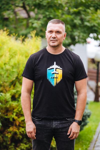 Подивитись Футболка з накатом Мрія, чорна 480806111-002 Футболка з накатом Мрія, чорна 480806111-002