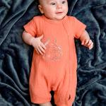 Персиковый