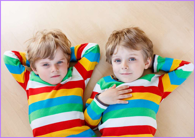 Як одягати дітей близнюків-3
